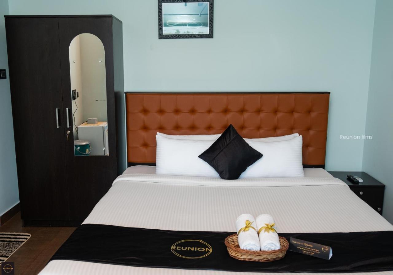 Reunion Ocean Tides Hotel Удупи Екстериор снимка