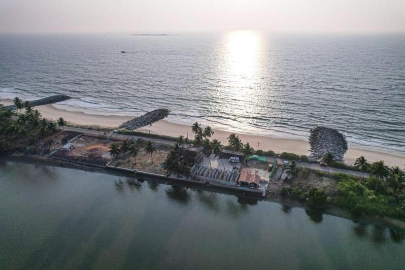 Reunion Ocean Tides Hotel Удупи Екстериор снимка