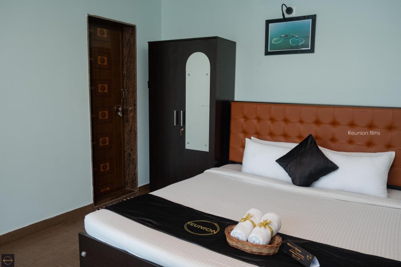 Reunion Ocean Tides Hotel Удупи Екстериор снимка