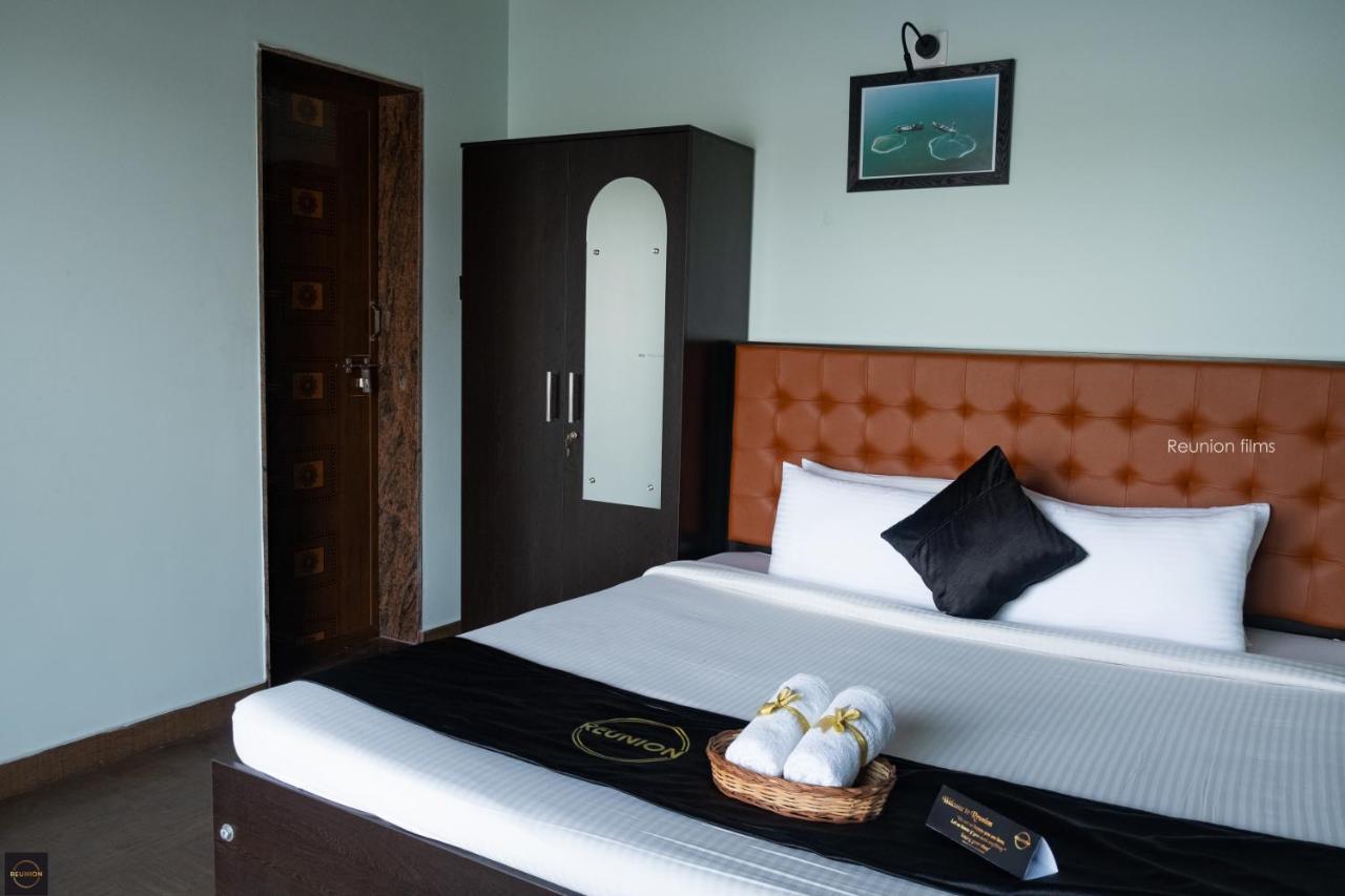 Reunion Ocean Tides Hotel Удупи Екстериор снимка